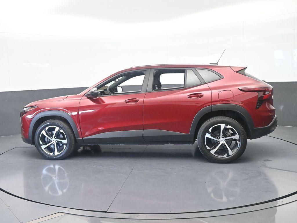 Used 2025 Chevrolet Trax RS w/ Sunroof Package FWD image 3