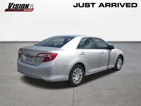 Used 2014 Toyota Camry LE image 5