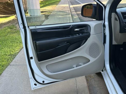 Used 2020 Dodge Grand Caravan SXT FWD image 39