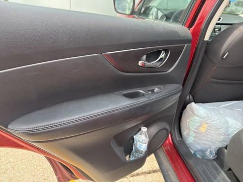 Used 2016 Nissan Rogue S FWD image 27