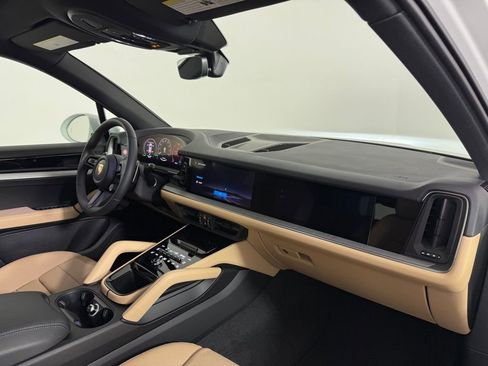 Certified 2026 Porsche Cayenne AWD/4WD image 14