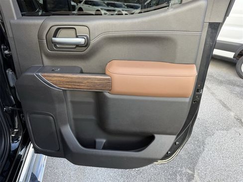 Used 2021 Chevrolet Silverado 1500 High Country w/ Technology Package image 36