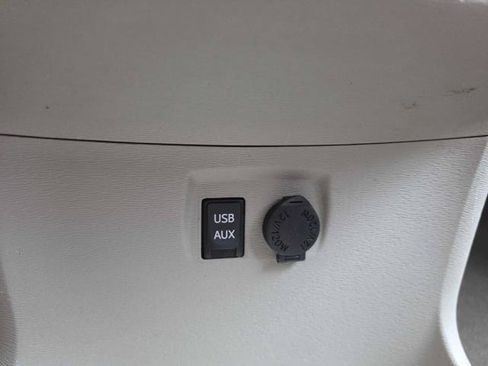 Used 2014 Toyota Sienna XLE FWD image 26