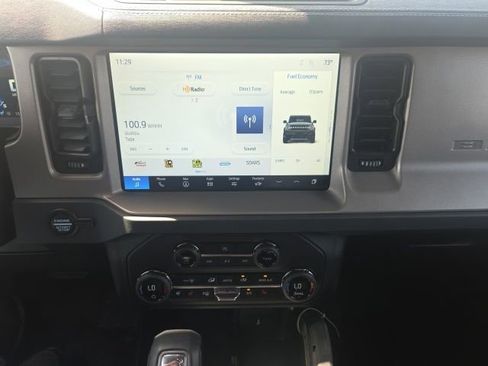 Certified 2025 Ford Bronco Outer Banks w/ Sasquatch Package AWD/4WD image 29