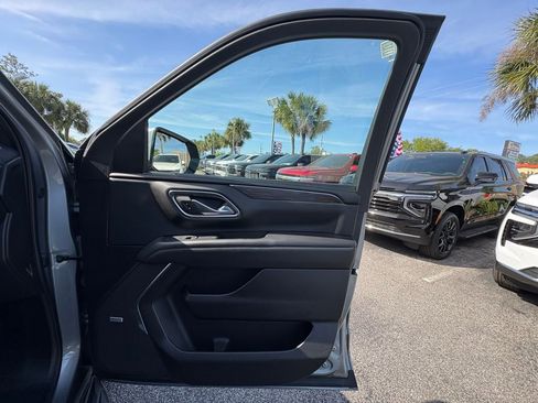 Used 2024 Chevrolet Suburban LT RWD image 27