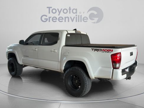Used 2016 Toyota Tacoma TRD Sport AWD/4WD image 2