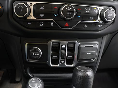 Used 2022 Jeep Gladiator Overland AWD/4WD image 10