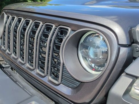 Used 2024 Jeep Wrangler Unlimited Rubicon AWD/4WD image 9