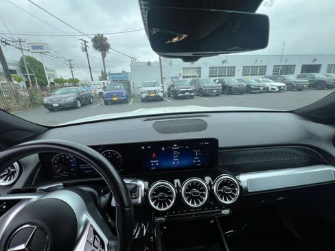 Used 2025 Mercedes-Benz GLB 250 image 33
