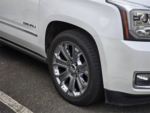 Used 2017 GMC Yukon Denali image 5