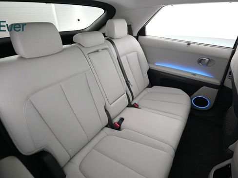 Used 2024 Hyundai Ioniq 5 Limited image 5