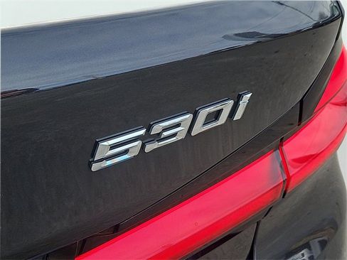 Used 2022 BMW 530i xDrive w/ Premium Package image 11