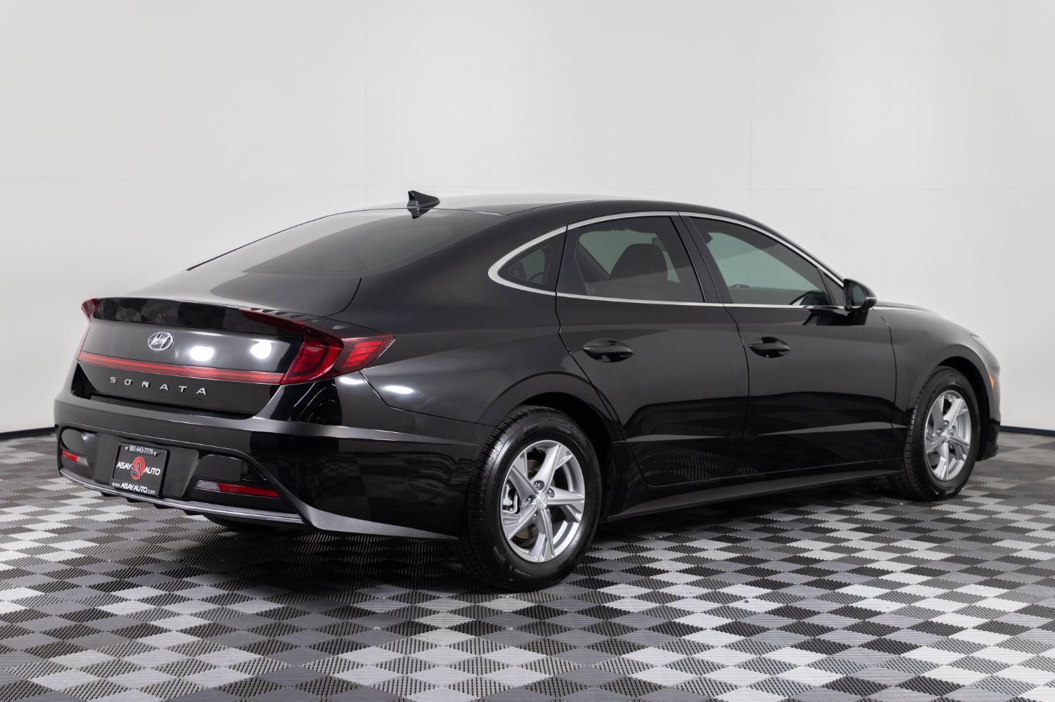 Used 2023 Hyundai Sonata SE w/ Preferred Accessory Package FWD image 8