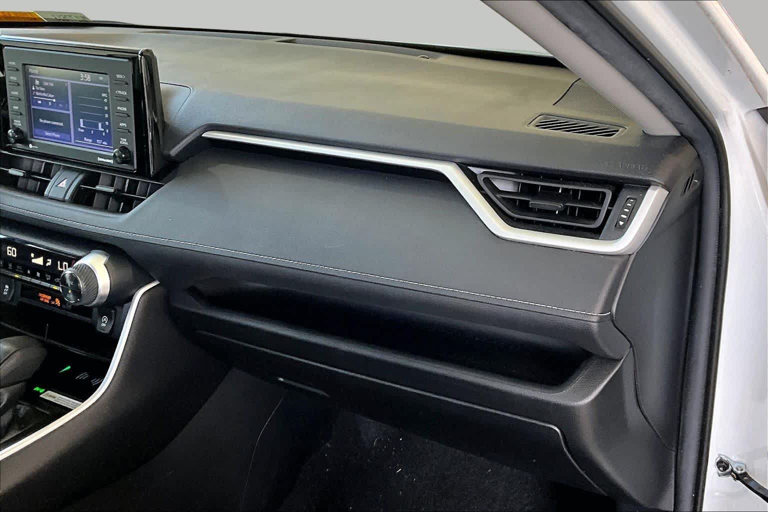 Used 2021 Toyota RAV4 XLE AWD/4WD image 18