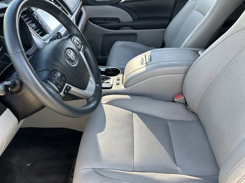 Used 2016 Toyota Highlander Limited w/ Driver Technology Package AWD/4WD image 29