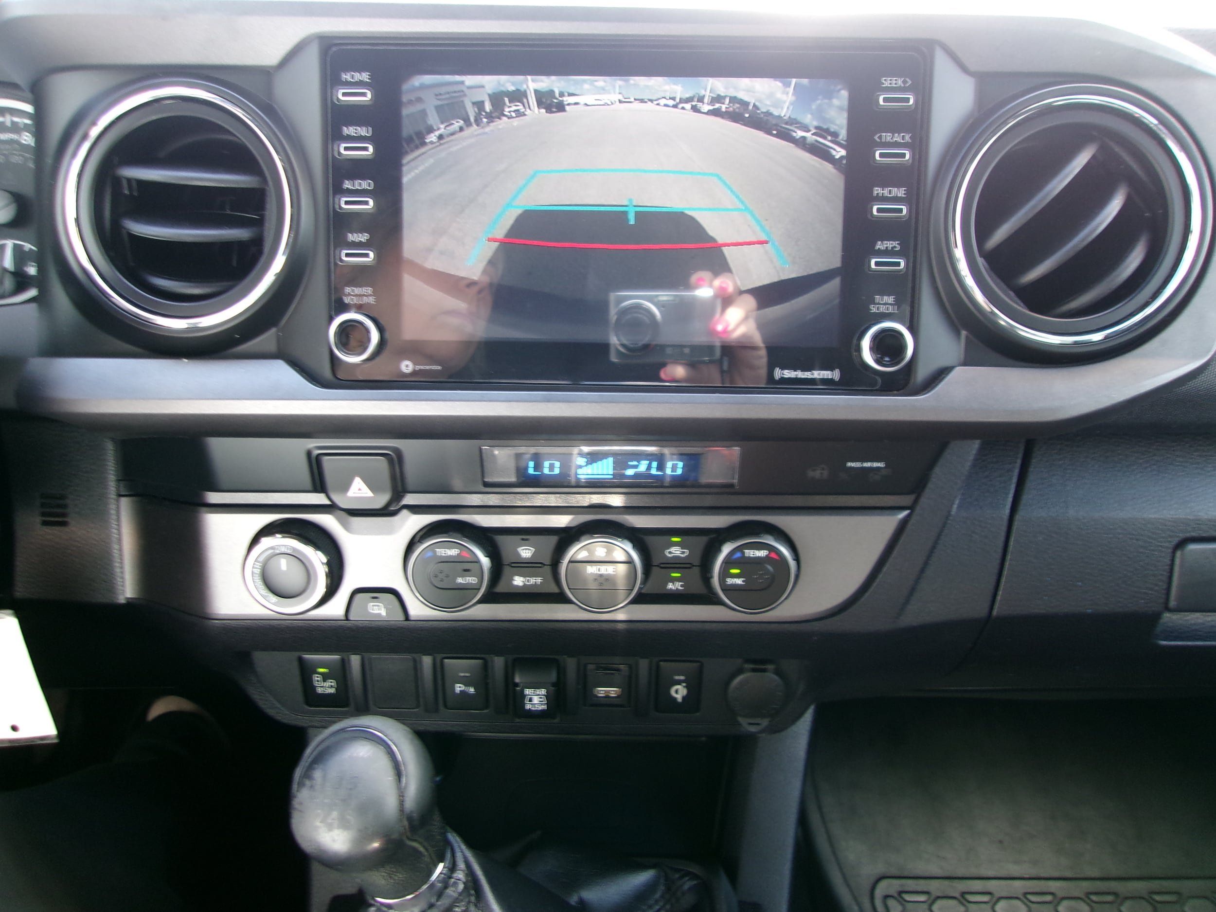Used 2021 Toyota Tacoma TRD Off-Road w/ Technology Package AWD/4WD image 15