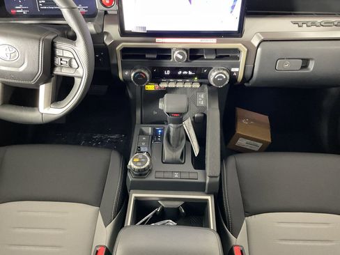 Used 2025 Toyota Tacoma 4x4 Double Cab image 14