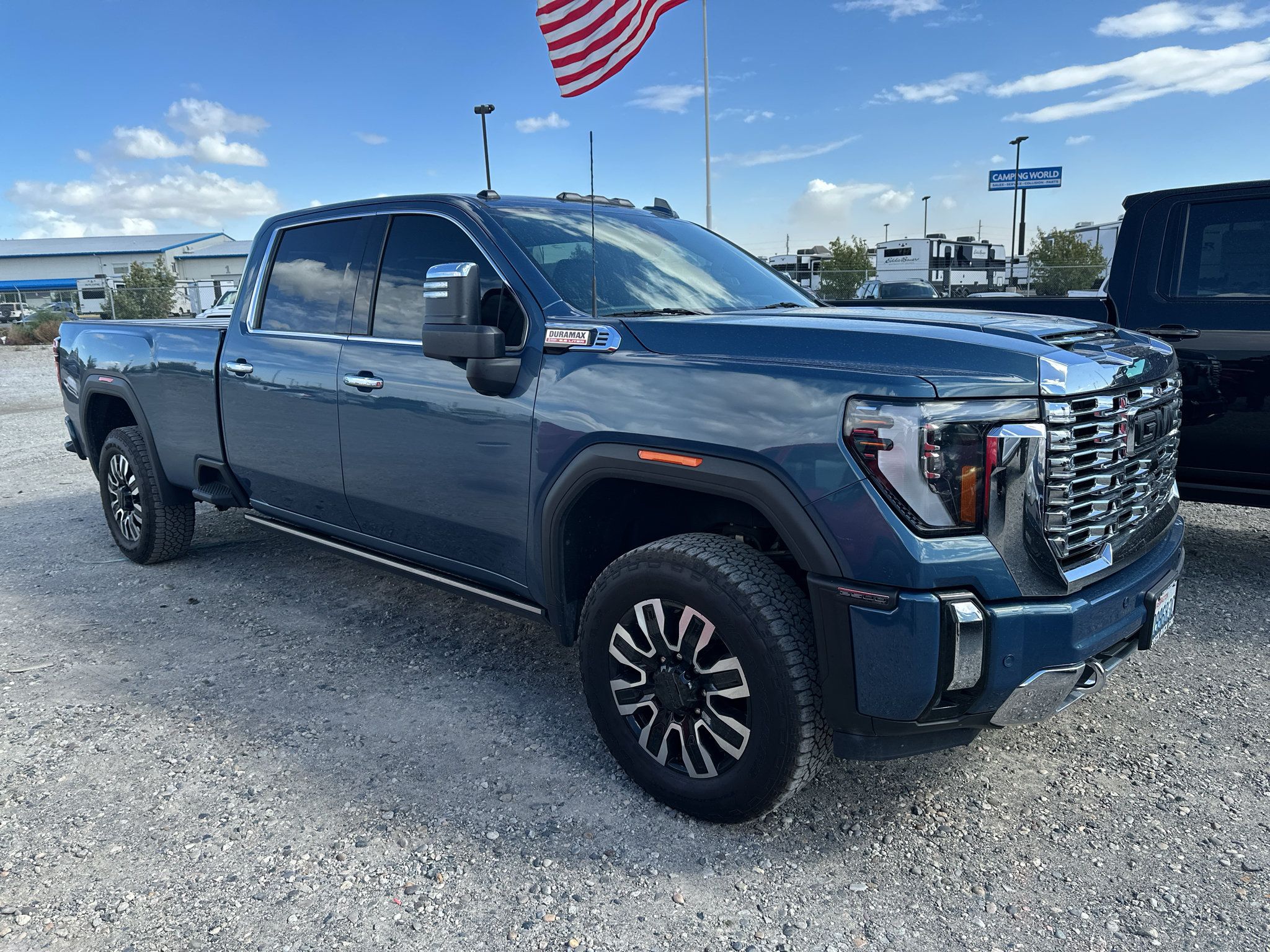 Used 2024 GMC Sierra 2500 Denali w/ Technology Package AWD/4WD image 2