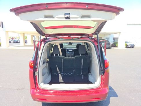 Used 2023 Chrysler Voyager LX FWD image 15