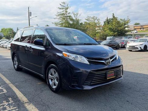 Used 2018 Toyota Sienna LE FWD image 3