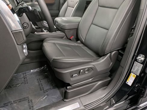 Used 2026 GMC Yukon XL Denali w/ Sun & Power Step Package AWD/4WD image 11