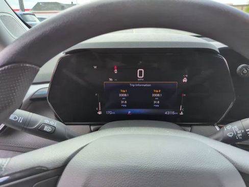Used 2025 Chevrolet TrailBlazer LT FWD image 24
