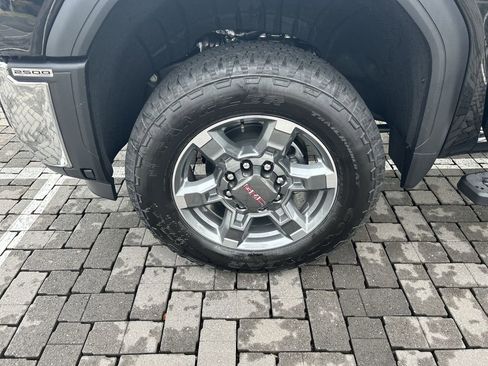 New 2025 GMC Sierra 2500 SLE w/ SLE Value Package; image 31