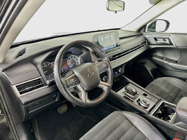 Used 2024 Mitsubishi Outlander SE AWD/4WD image 19