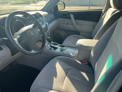 Used 2012 Toyota Highlander 4WD w/ Tow Pkg image 9