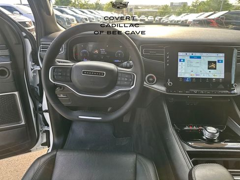 Used 2023 Jeep Wagoneer L Series II image 15