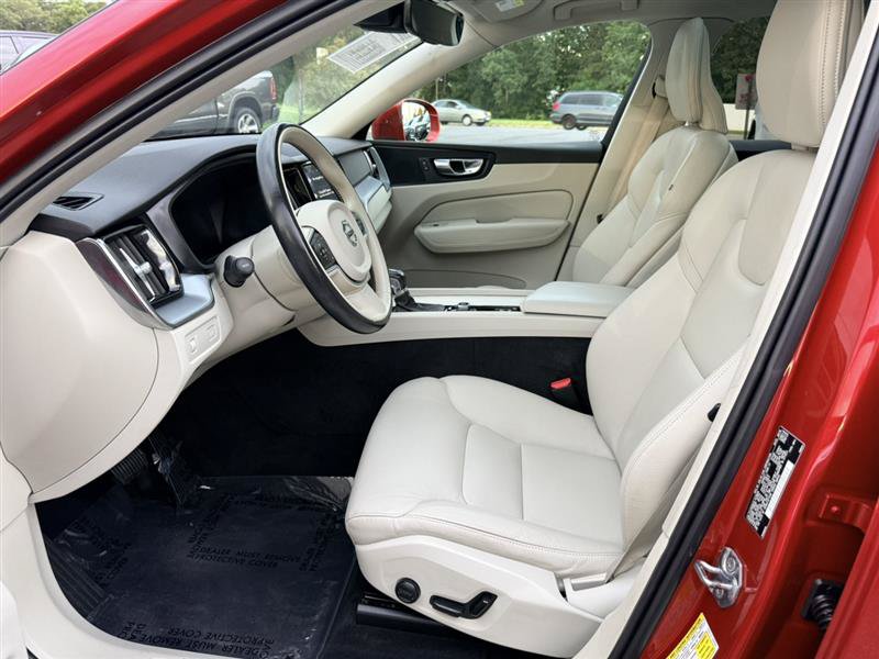 Used 2020 Volvo XC60 T5 Momentum AWD/4WD image 28
