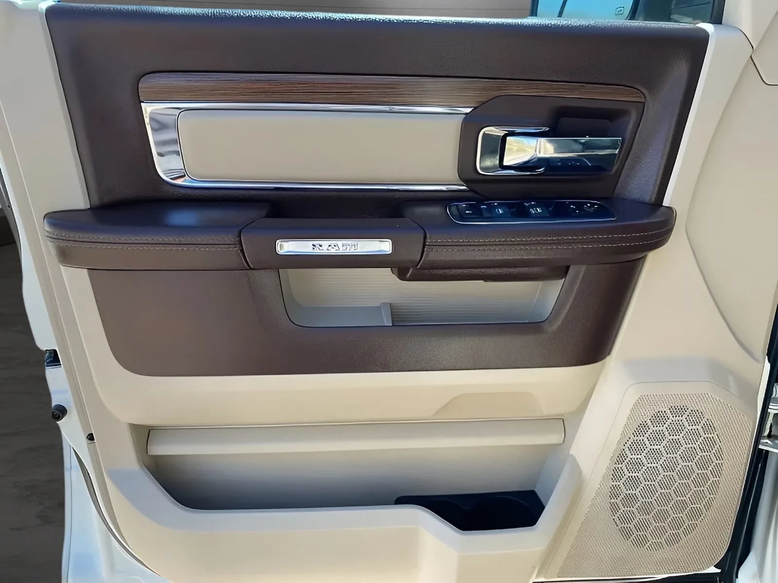 Used 2016 RAM 1500 Laramie w/ Convenience Group RWD image 9