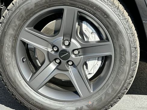 New 2026 Land Rover Defender 110 X-Dynamic SE image 24