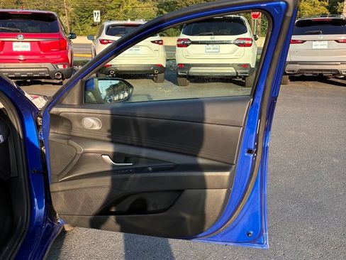Used 2023 Hyundai Elantra SEL FWD image 18