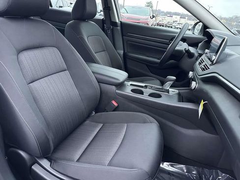 Used 2025 Nissan Altima 2.5 S image 10