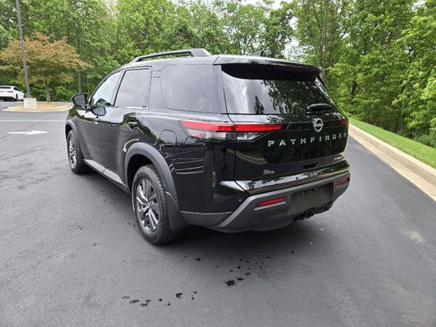 Used 2023 Nissan Pathfinder SV w/ SV Premium Package AWD/4WD image 6