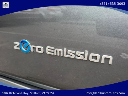 Used 2018 Nissan Leaf SV w/ SV Technology Package FWD image 4
