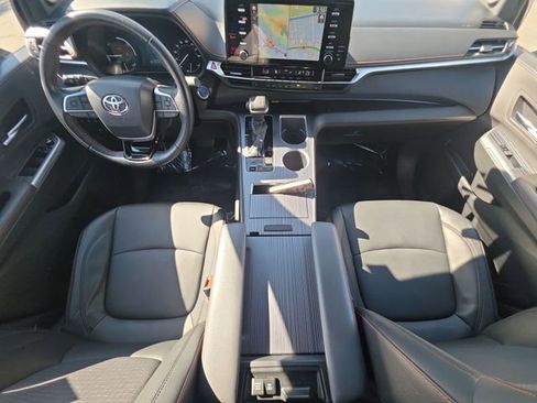 Used 2022 Toyota Sienna XSE w/ XSE Plus Package image 21