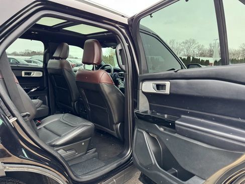 Certified 2022 Ford Explorer Platinum w/ Equipment Group 601A image 19