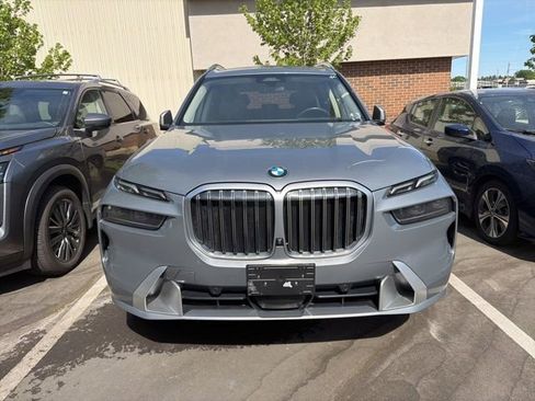 Used 2025 BMW X7 xDrive40i w/ Premium Package AWD/4WD image 2