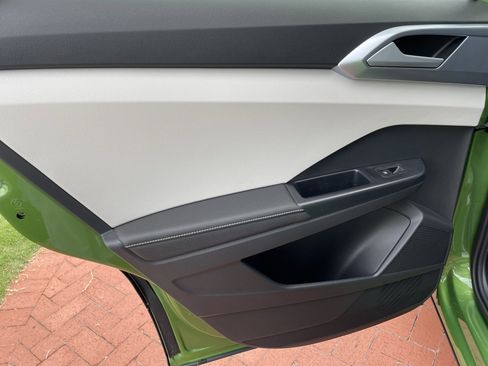 New 2025 Volkswagen Taos SE image 10