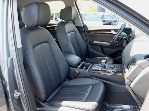 Used 2019 Audi Q5 2.0T Premium w/ Convenience Package AWD/4WD image 29