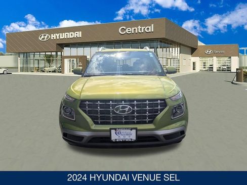 Certified 2024 Hyundai Venue SEL FWD image 2