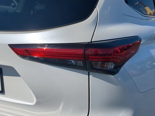 Used 2020 Toyota Highlander Platinum FWD image 11