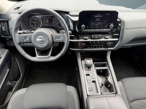 Used 2025 Nissan Pathfinder SV FWD image 28