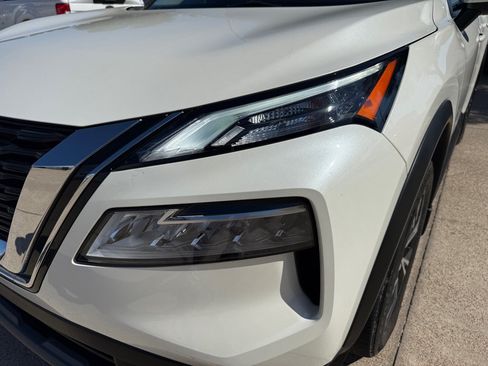 Used 2023 Nissan Rogue SV FWD image 9