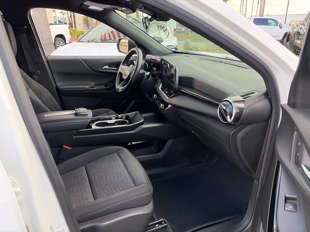 Used 2026 Chevrolet Equinox LT FWD image 11