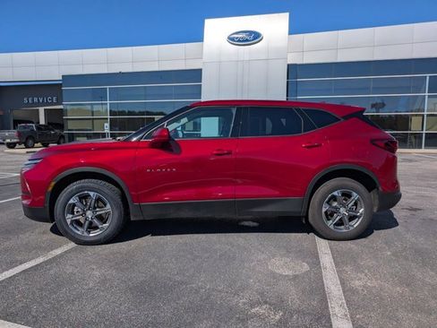 Used 2025 Chevrolet Blazer LT image 2