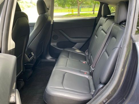 Used 2024 Tesla Model Y Long Range AWD/4WD image 18