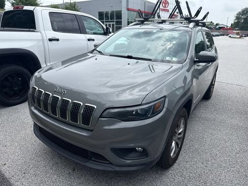 Used 2020 Jeep Cherokee Latitude Plus w/ Comfort/Convenience Group AWD/4WD image 2
